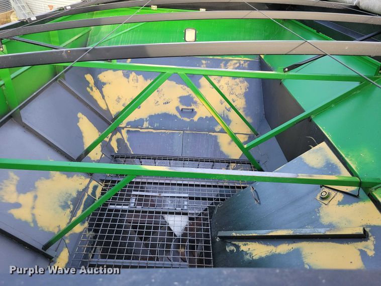 image for item EA2587 2013 Brent 882 grain cart