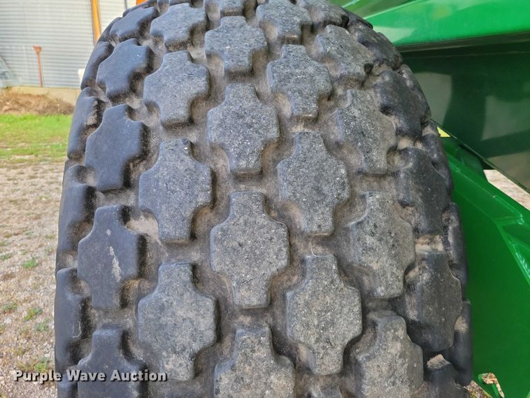 image for item EA2587 2013 Brent 882 grain cart