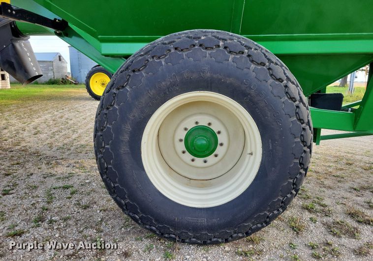 image for item EA2587 2013 Brent 882 grain cart