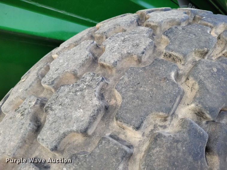 image for item EA2587 2013 Brent 882 grain cart