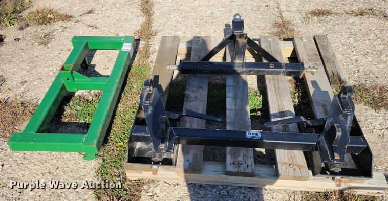 image for item EA2597 Global adapter hitches