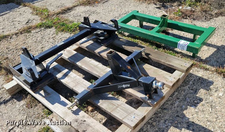 image for item EA2597 Global adapter hitches