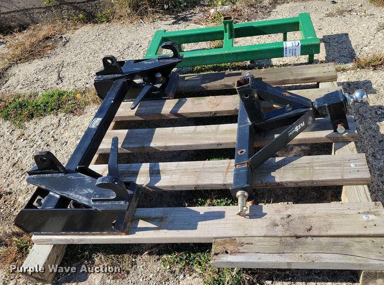 image for item EA2597 Global adapter hitches