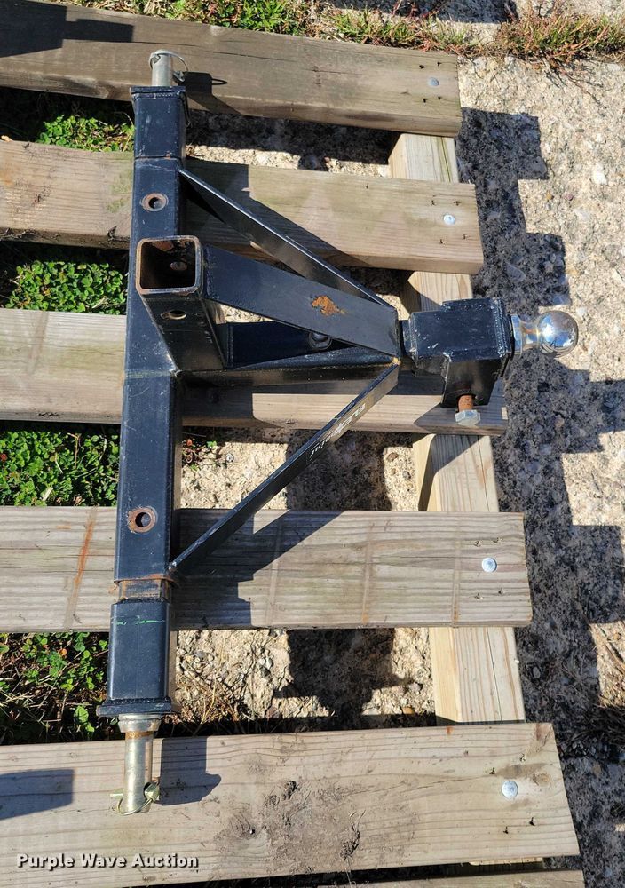 image for item EA2597 Global adapter hitches