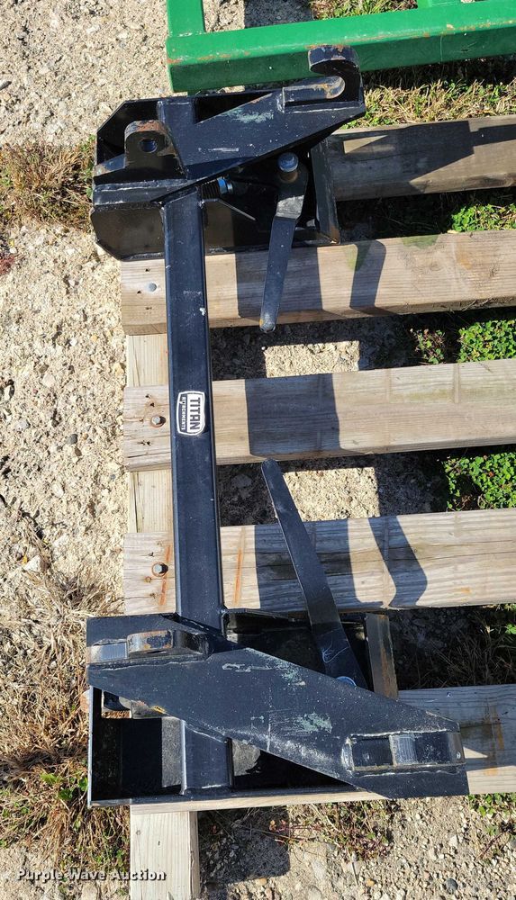 image for item EA2597 Global adapter hitches