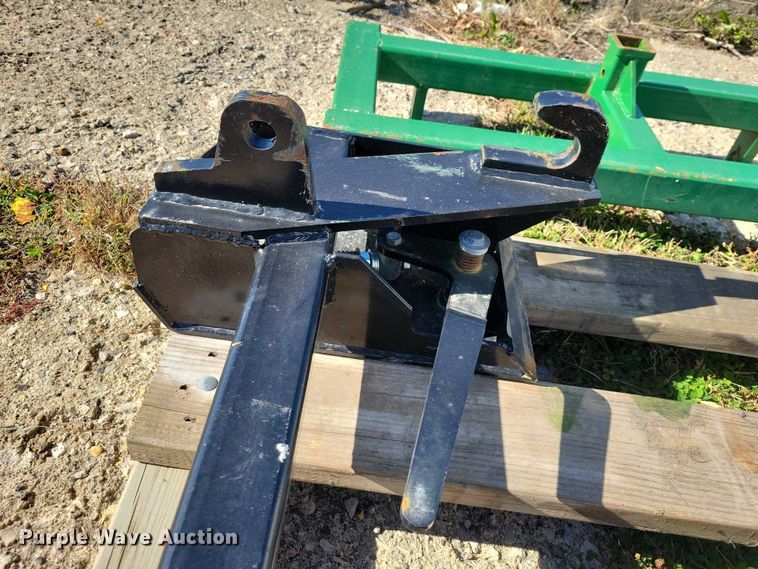 image for item EA2597 Global adapter hitches