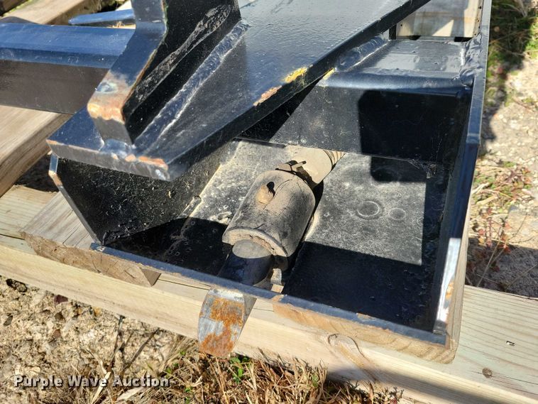 image for item EA2597 Global adapter hitches