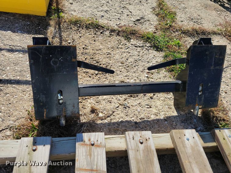 image for item EA2597 Global adapter hitches