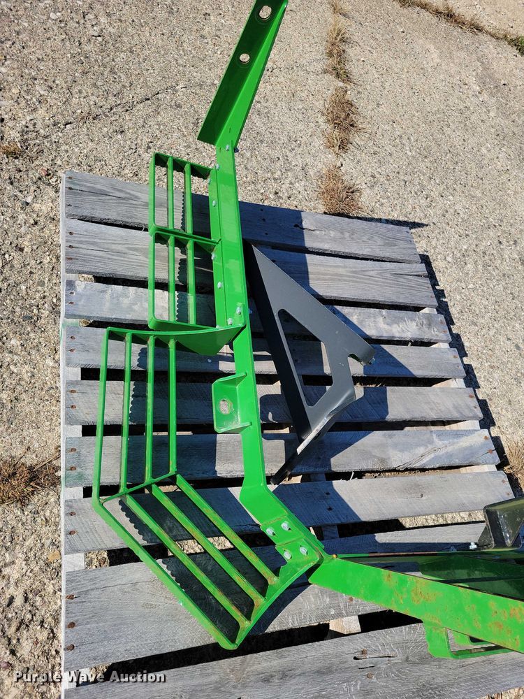 image for item EA2696 K &M Manufacturing  tractor steps