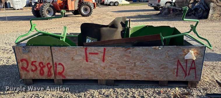 image for item EA7059 2015 John Deere S680 straw spreader kit