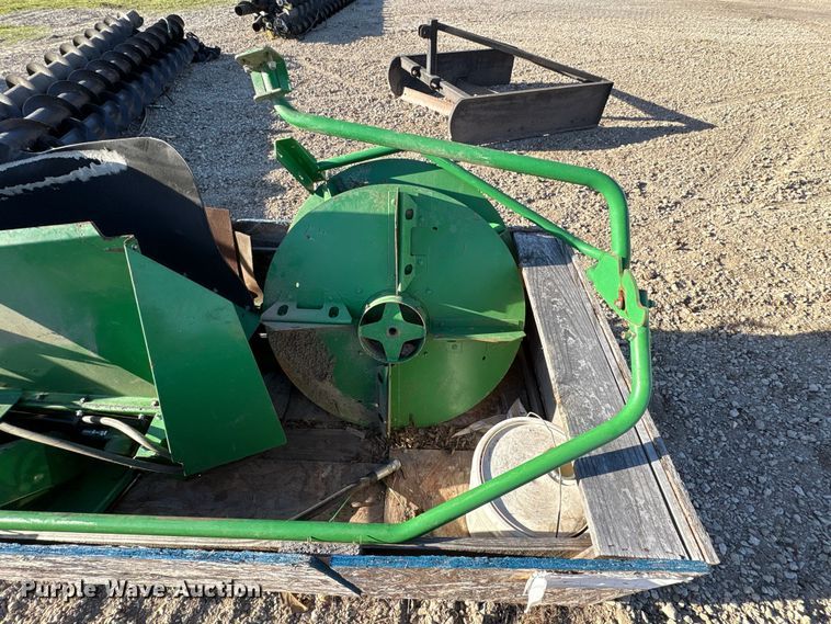 image for item EA7059 2015 John Deere S680 straw spreader kit