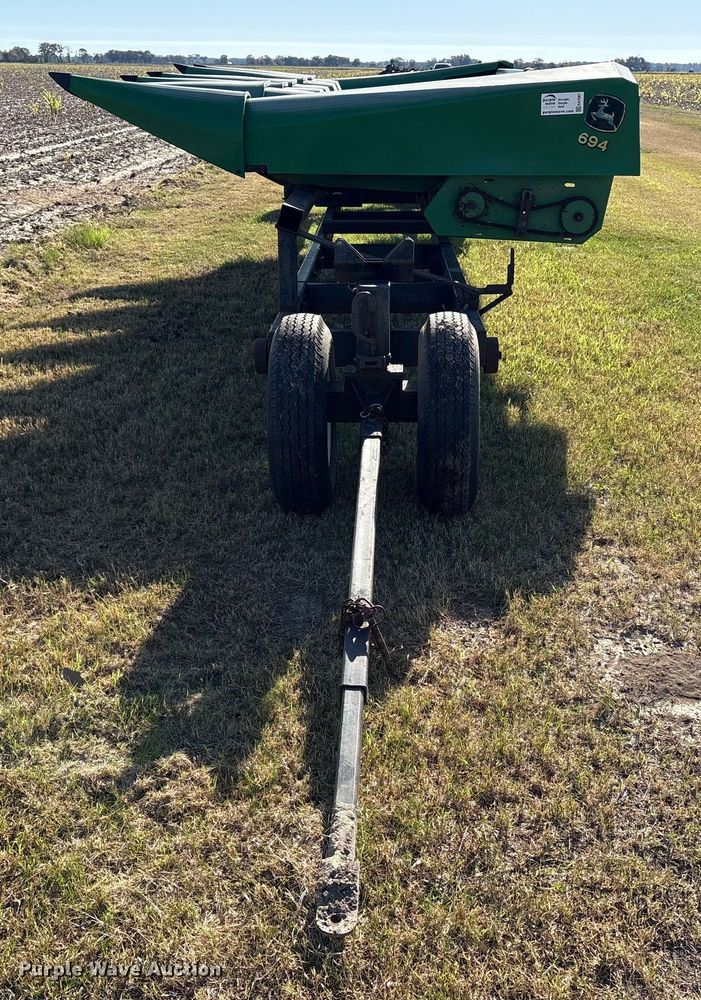 image for item EA7067 John Deere 694 corn head