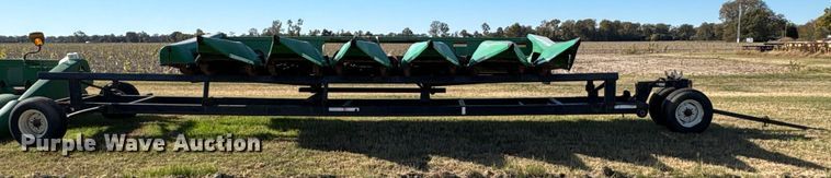 image for item EA7067 John Deere 694 corn head