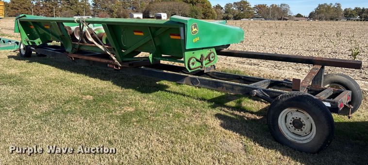 image for item EA7067 John Deere 694 corn head