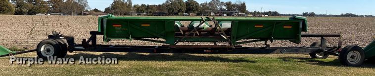image for item EA7067 John Deere 694 corn head