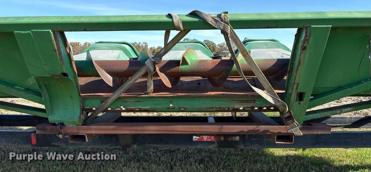 image for item EA7067 John Deere 694 corn head