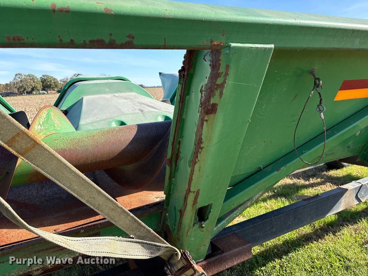 image for item EA7067 John Deere 694 corn head