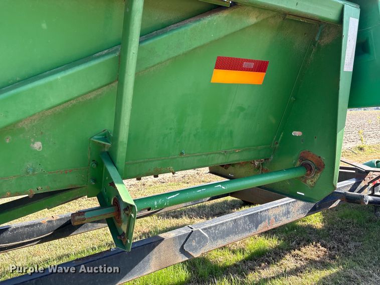 image for item EA7067 John Deere 694 corn head