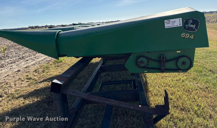 image for item EA7067 John Deere 694 corn head