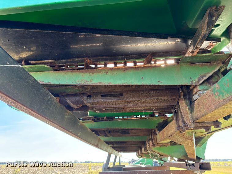 image for item EA7067 John Deere 694 corn head