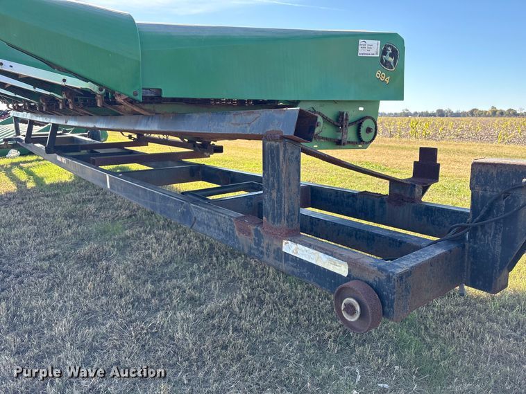image for item EA7067 John Deere 694 corn head