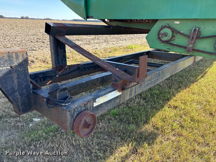 image for item EA7067 John Deere 694 corn head