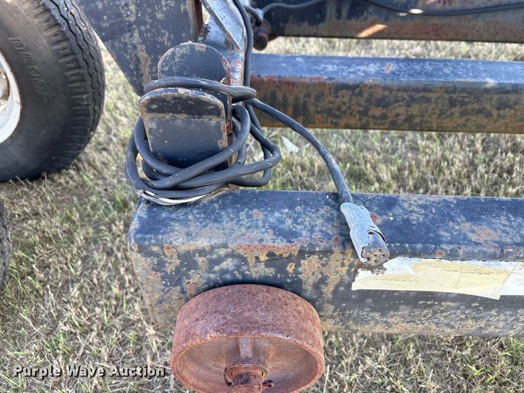 image for item EA7067 John Deere 694 corn head