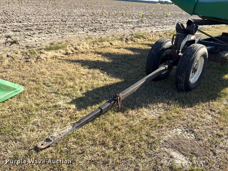 image for item EA7067 John Deere 694 corn head