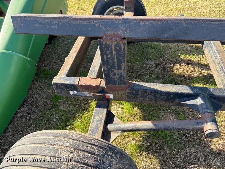 image for item EA7067 John Deere 694 corn head