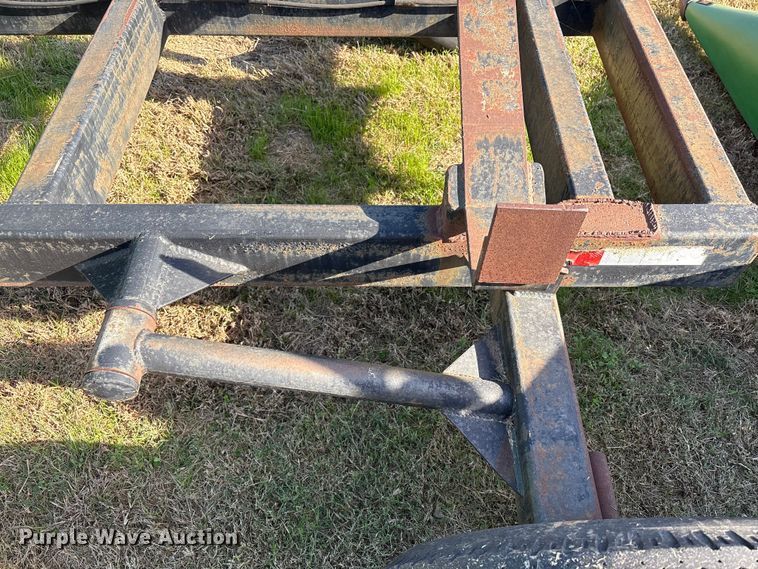 image for item EA7067 John Deere 694 corn head