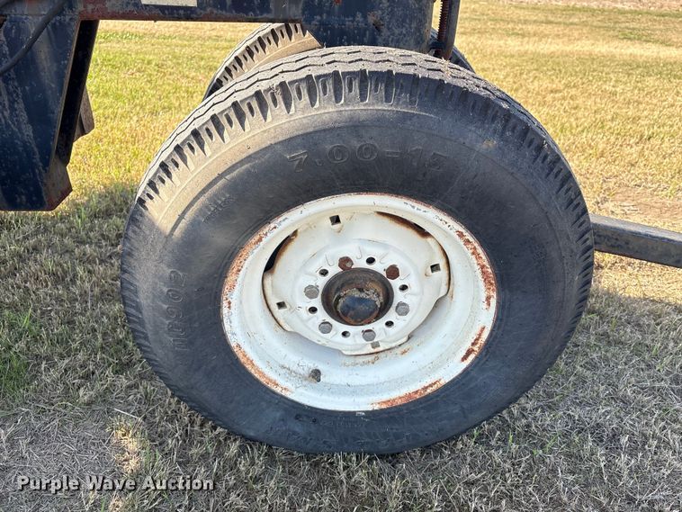 image for item EA7067 John Deere 694 corn head