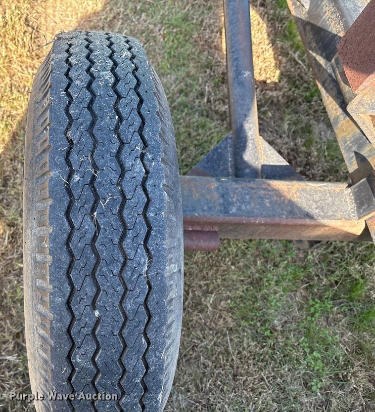 image for item EA7067 John Deere 694 corn head