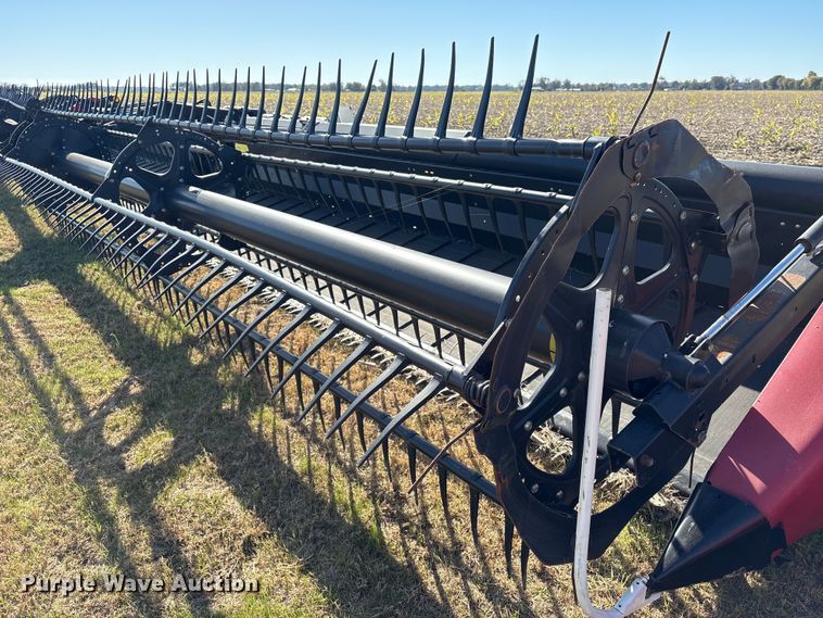 image for item EA7070 2015 MacDon D65-D Draper draper head