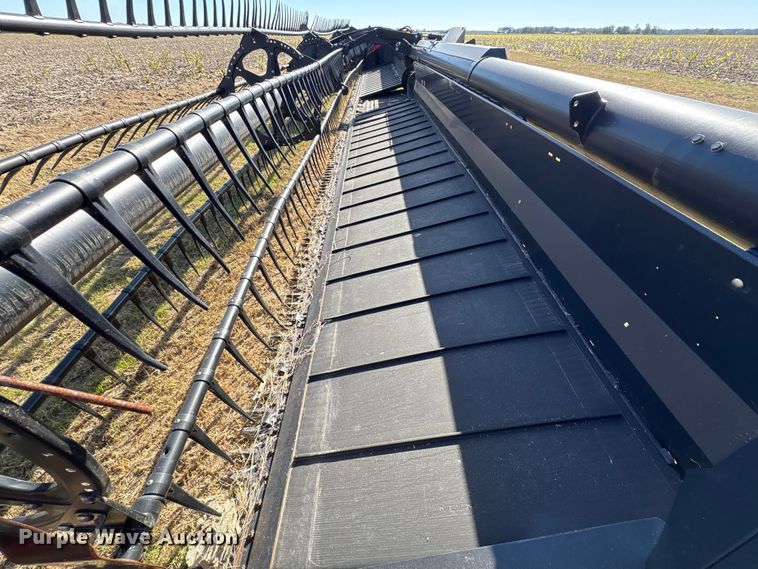 image for item EA7070 2015 MacDon D65-D Draper draper head