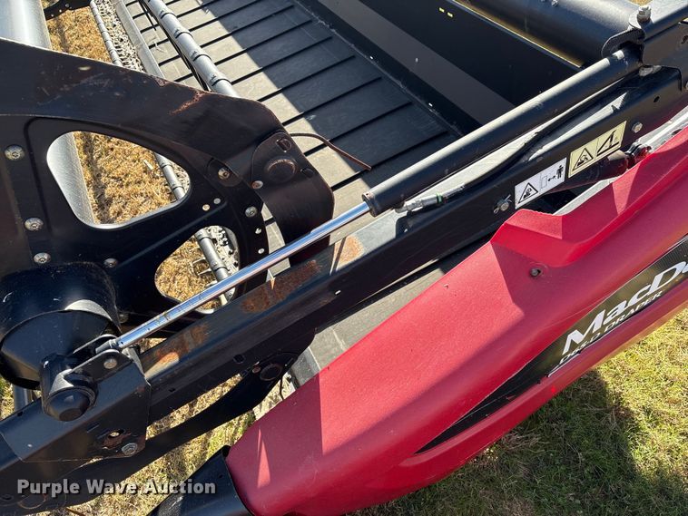 image for item EA7070 2015 MacDon D65-D Draper draper head