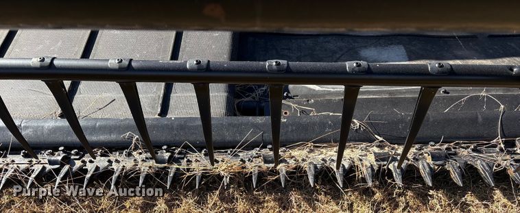 image for item EA7070 2015 MacDon D65-D Draper draper head