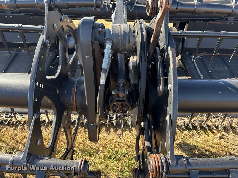 image for item EA7070 2015 MacDon D65-D Draper draper head