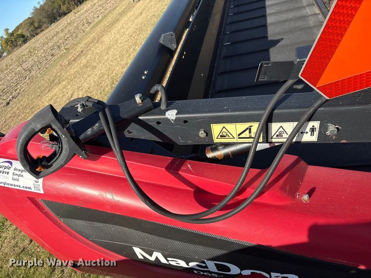 image for item EA7070 2015 MacDon D65-D Draper draper head