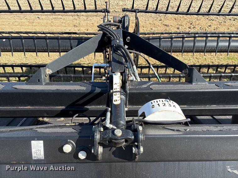 image for item EA7070 2015 MacDon D65-D Draper draper head