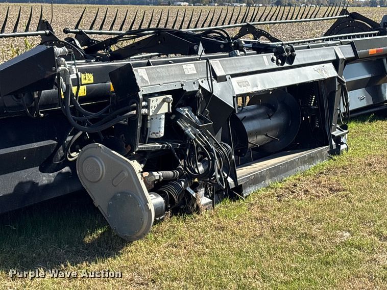 image for item EA7070 2015 MacDon D65-D Draper draper head