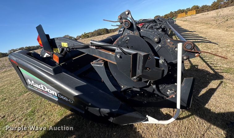 image for item EA7071 2011 MacDon D60-D draper head