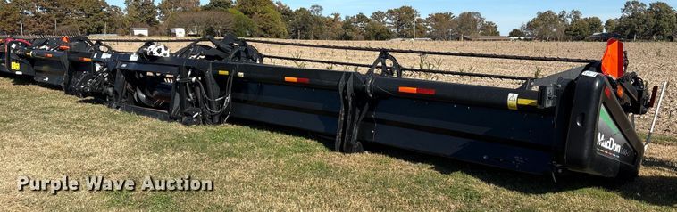 image for item EA7071 2011 MacDon D60-D draper head