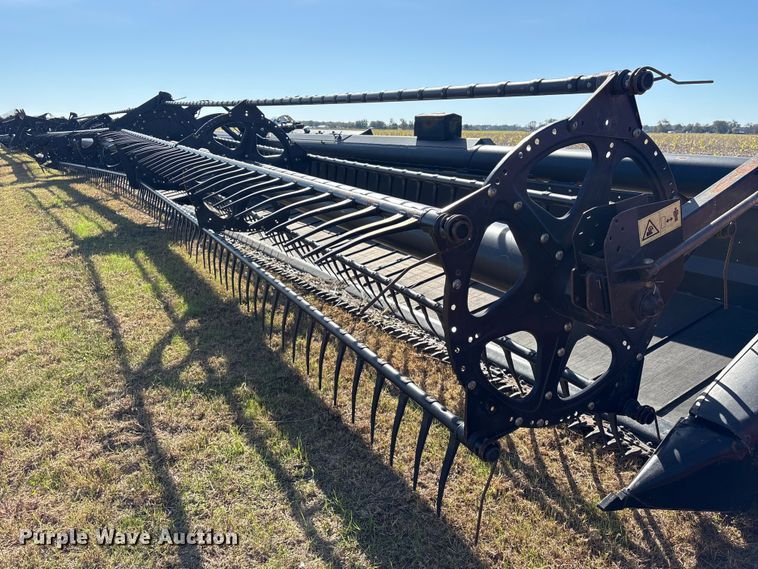 image for item EA7071 2011 MacDon D60-D draper head