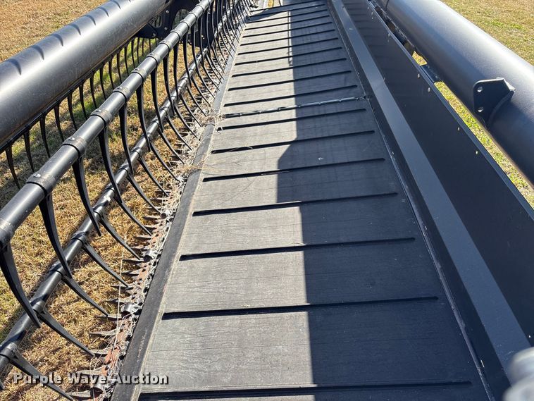 image for item EA7071 2011 MacDon D60-D draper head