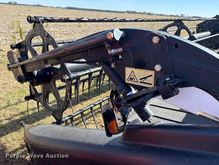 image for item EA7071 2011 MacDon D60-D draper head