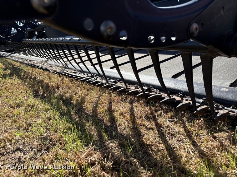 image for item EA7071 2011 MacDon D60-D draper head