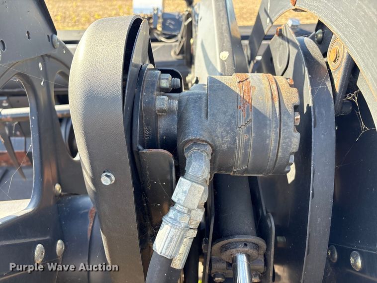 image for item EA7071 2011 MacDon D60-D draper head