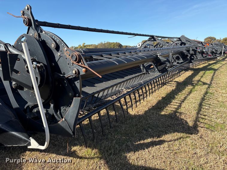 image for item EA7071 2011 MacDon D60-D draper head