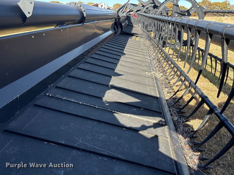 image for item EA7071 2011 MacDon D60-D draper head