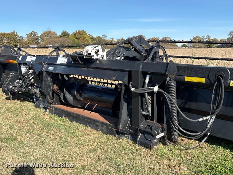 image for item EA7071 2011 MacDon D60-D draper head